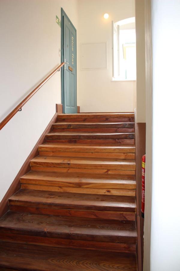 Blue Flat By Grazrentals Best Location & Free Parking Bagian luar foto